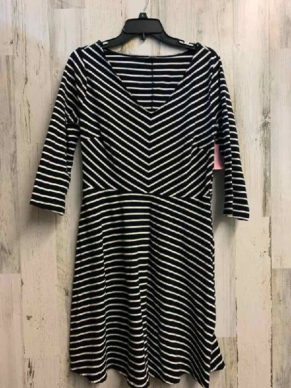 Denim Dresses for Casual Style -PRE-OWNED OLD NAVY Dresses and Skirts Size M BLK/WHT Stripe LONG SLEEVES Dress/V