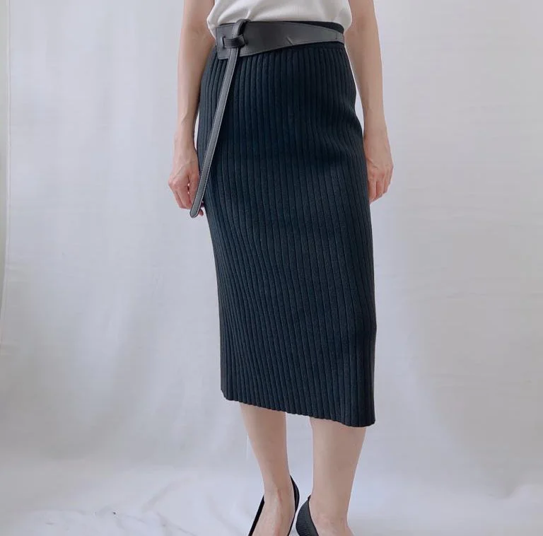 Lightweight skirts with airy fabric weave -Noir Knit Skirt