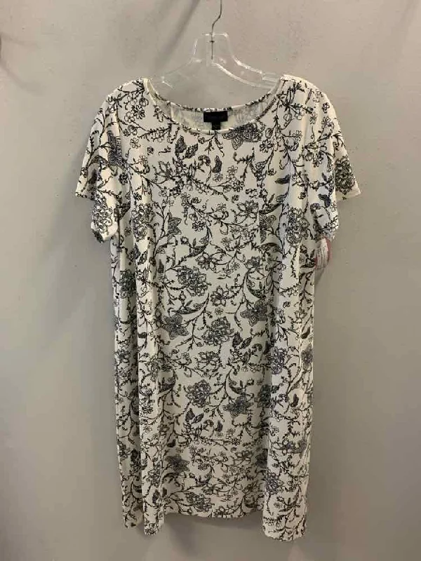 Low-waisted Dresses for Relaxed -J.JILL Dresses and Skirts Size M BLK/WHT Floral Dress