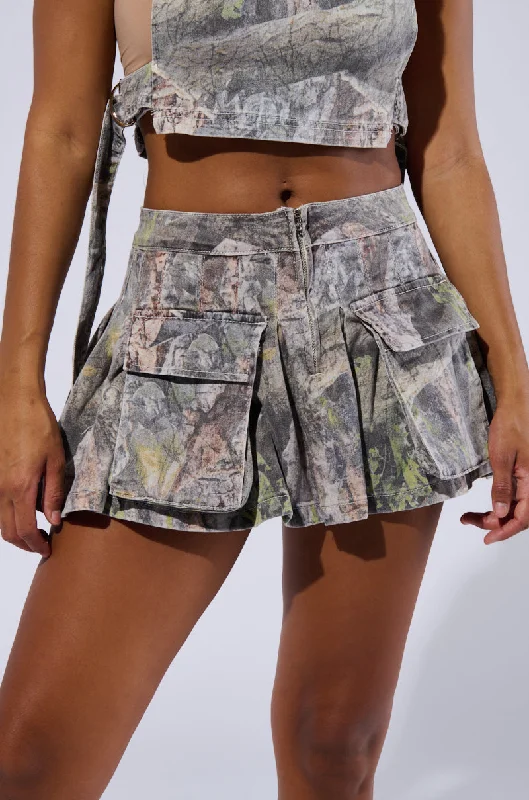 Casual linen skirts for breezy days -MARIAH TREE CAMO CARGO MINI SKIRT