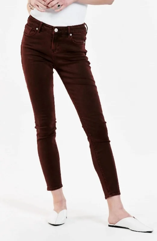 Tight-fitting trousers for men with stretchable material for flexibility and comfort -Gisele Skinny Jean In Brown