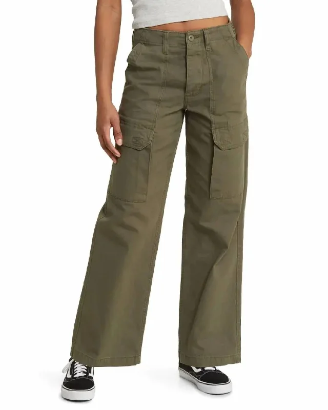 Lightweight tight trousers for men with breathable fabric for summer wear -Arroyo Wide Leg Cargo Pants In Grape Leaf