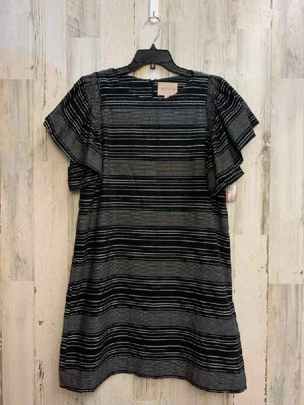 A-line Dresses for Flattering -PRE-OWNED MOON RIVER Dresses and Skirts Size M WHT/BLACK Stripe Dress/A LINE