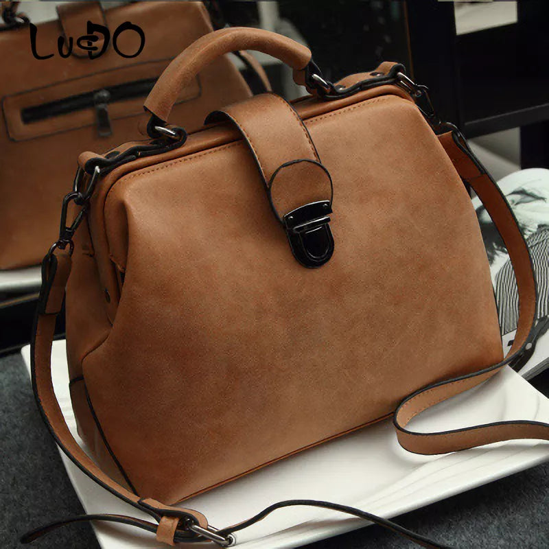 Handle bags with padded interiors for laptops -Retro Leather Doctor Bag